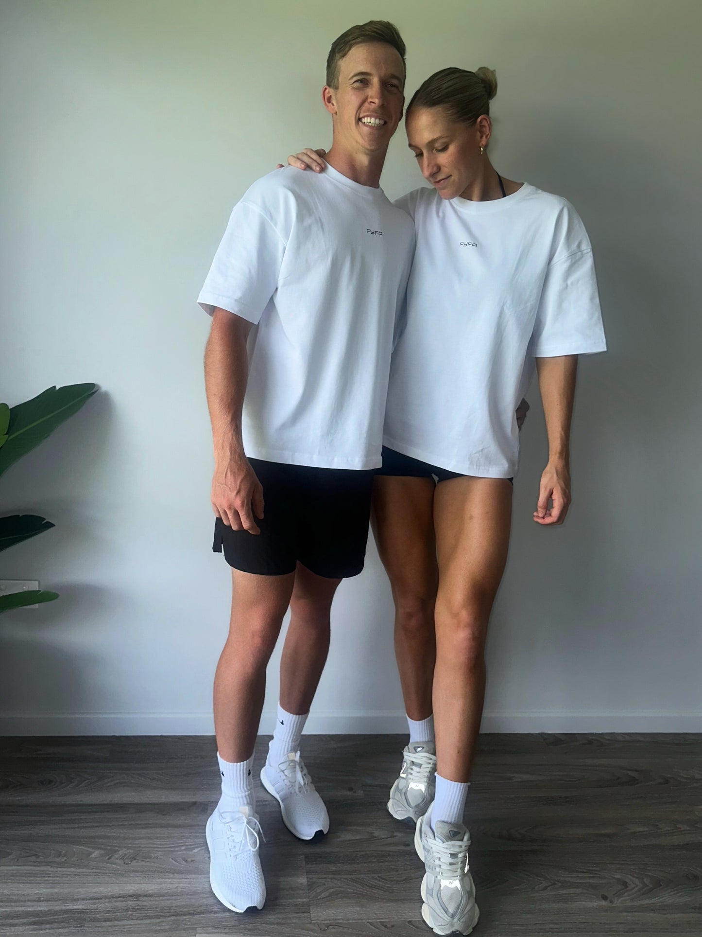 UNISEX OVERSIZED T-SHIRT (WHITE)