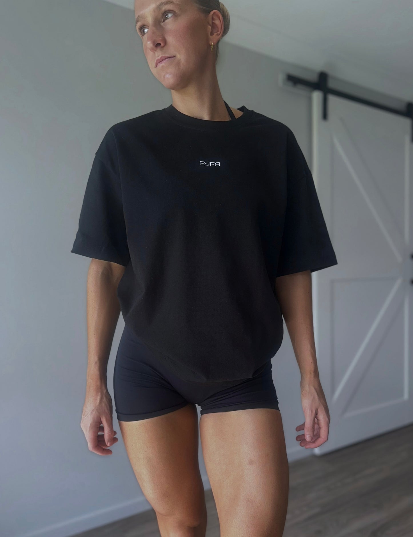 UNISEX OVERSIZED T-SHIRT (BLACK)