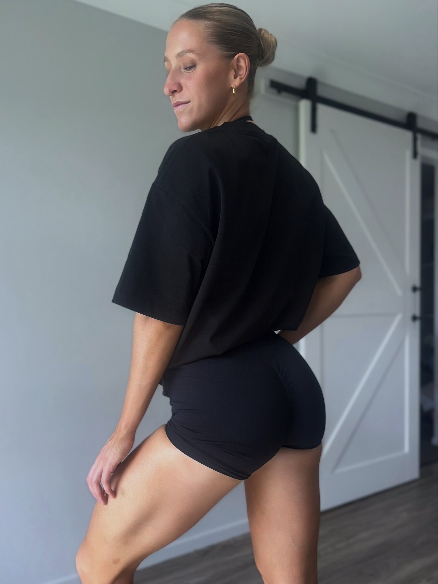 UNISEX OVERSIZED T-SHIRT (BLACK)