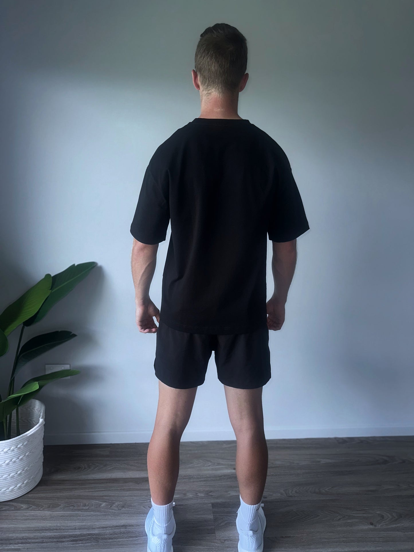 UNISEX OVERSIZED T-SHIRT (BLACK)