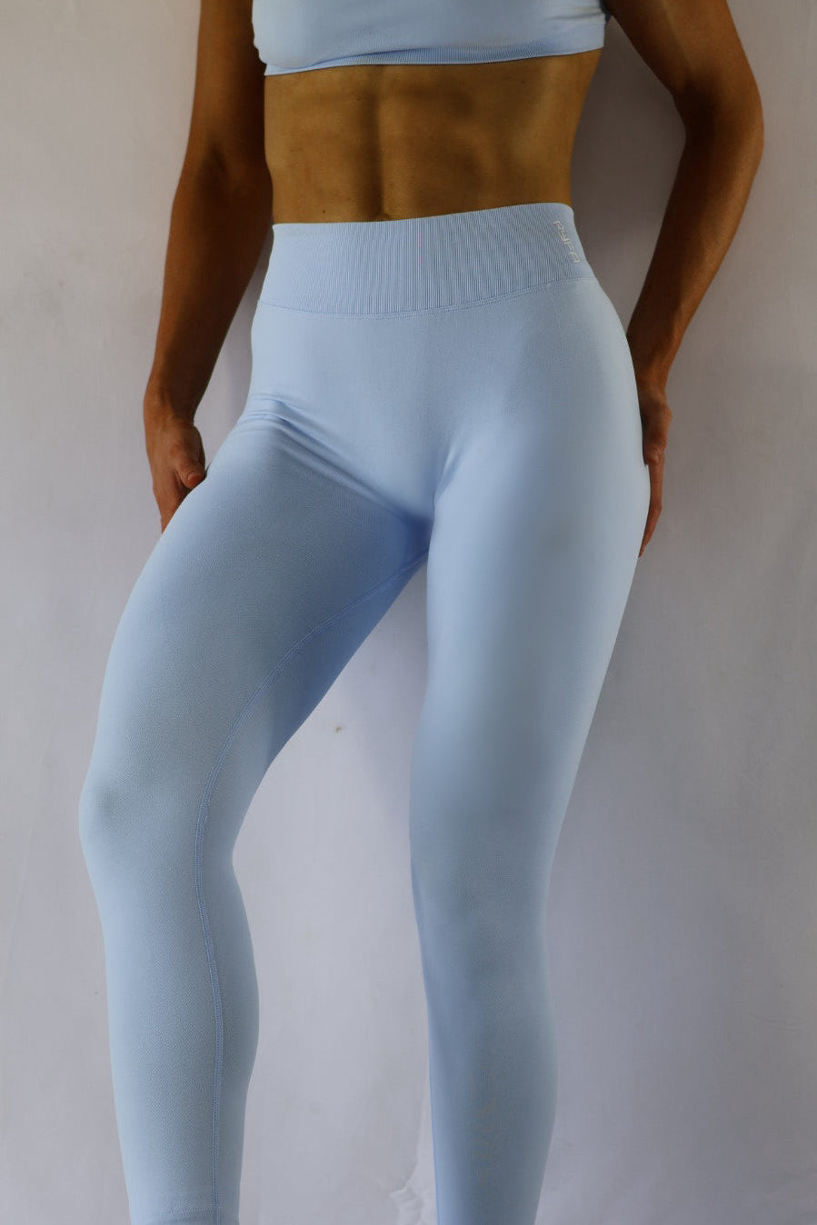 V BACK LEGGINGS - ICE BLUE